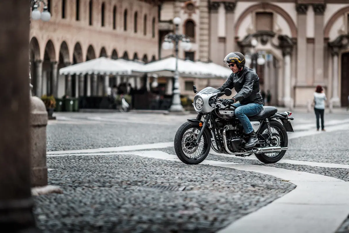 Kawasaki W800 Street e W800 Cafe. La classica si sdoppia. TEST (10)