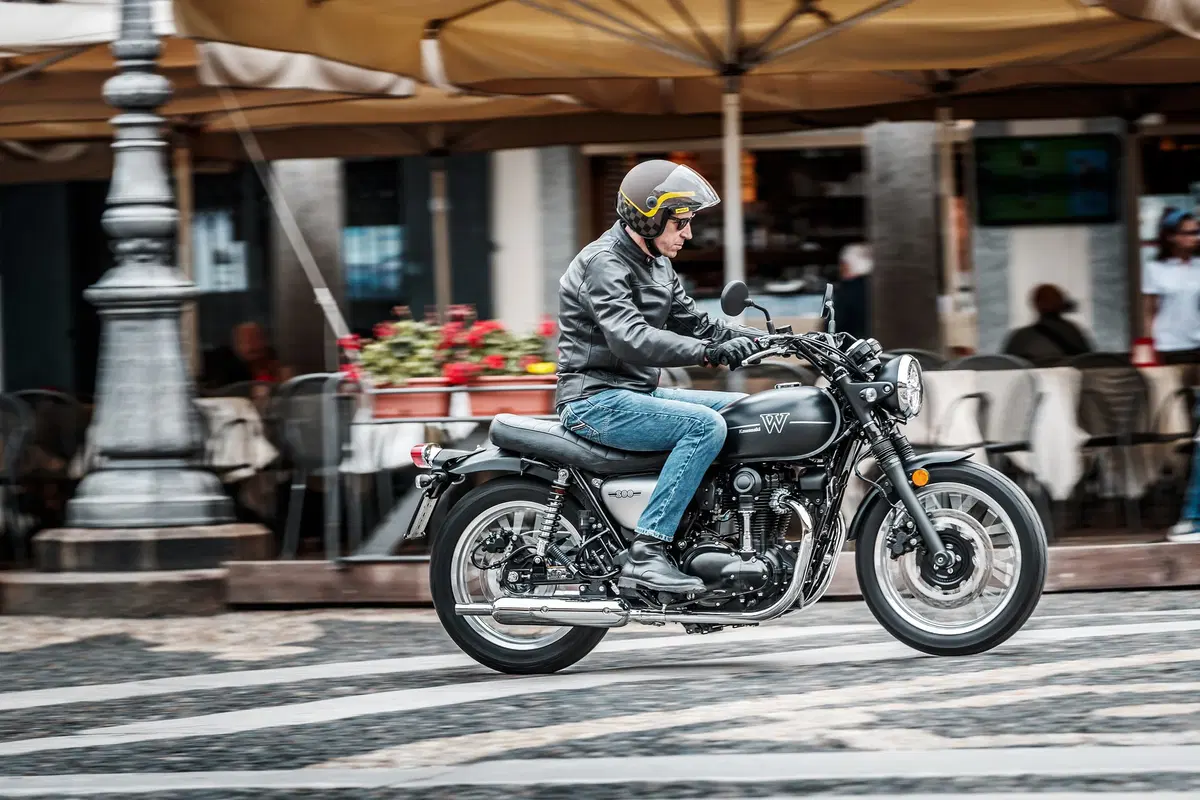 Kawasaki W800 Street e W800 Cafe. La classica si sdoppia. TEST (13)