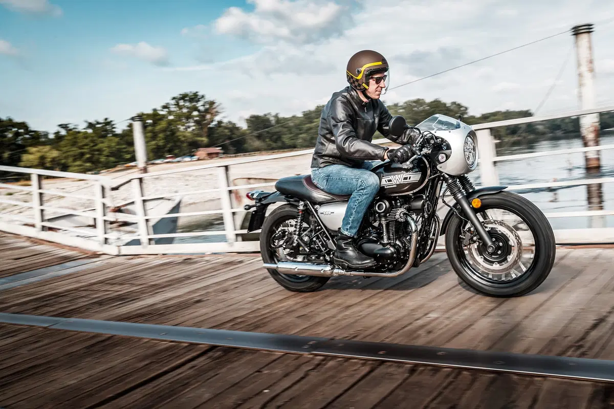 Kawasaki W800 Street e W800 Cafe. La classica si sdoppia. TEST (5)