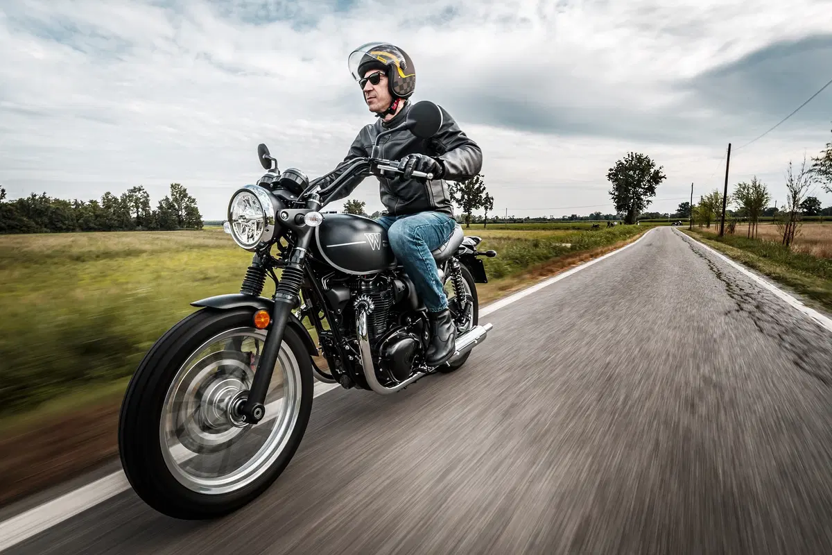 Kawasaki W800 Street e W800 Cafe. La classica si sdoppia. TEST (8)