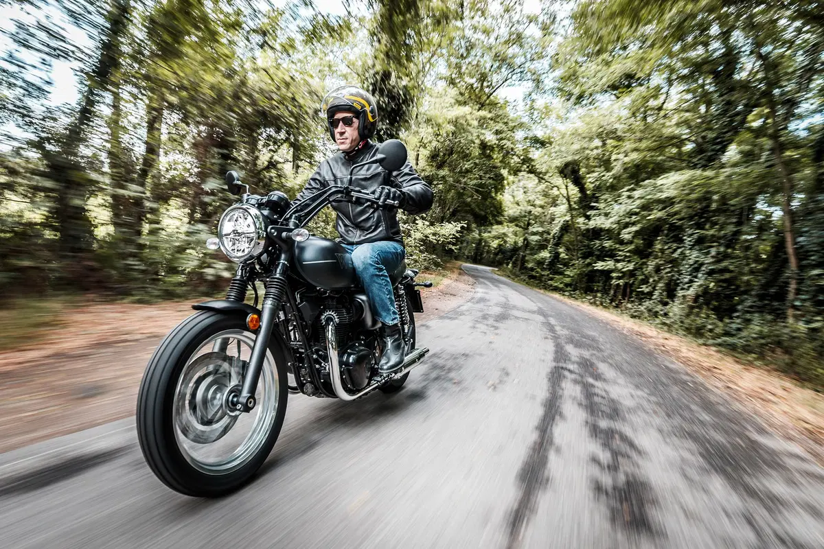 Kawasaki W800 Street e W800 Cafe. La classica si sdoppia. TEST (12)