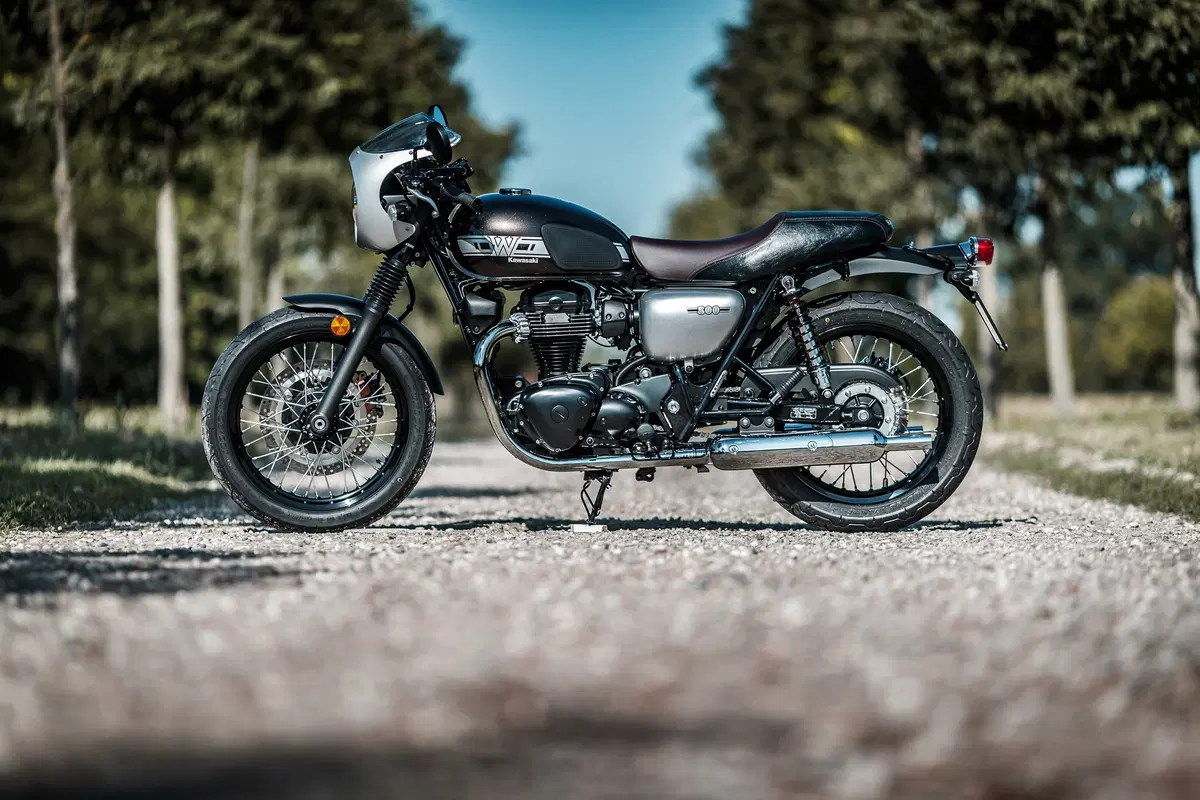 Kawasaki W800 Street e W800 Cafe. La classica si sdoppia. TEST (15)