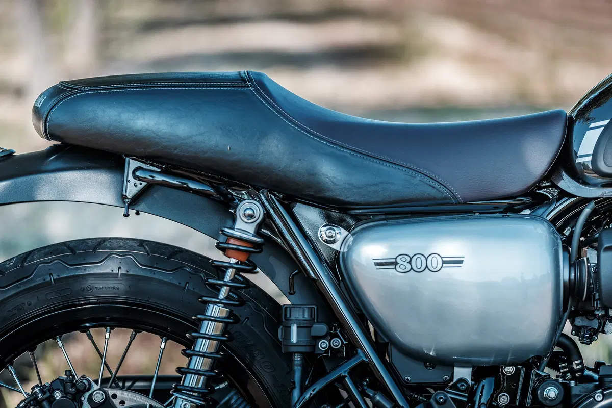 Kawasaki W800 Street e W800 Cafe. La classica si sdoppia. TEST (23)