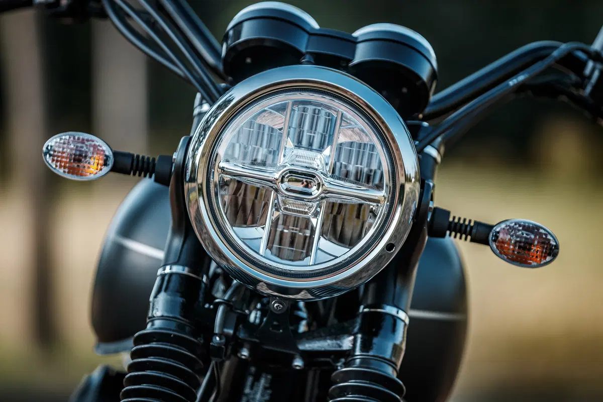 Kawasaki W800 Street e W800 Cafe. La classica si sdoppia. TEST (30)
