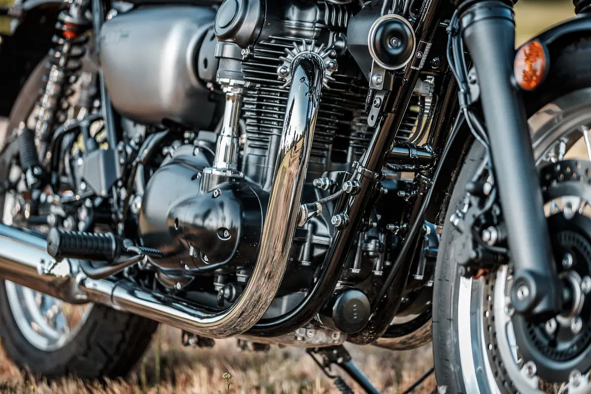 Kawasaki W800 Street e W800 Cafe. La classica si sdoppia. TEST (38)