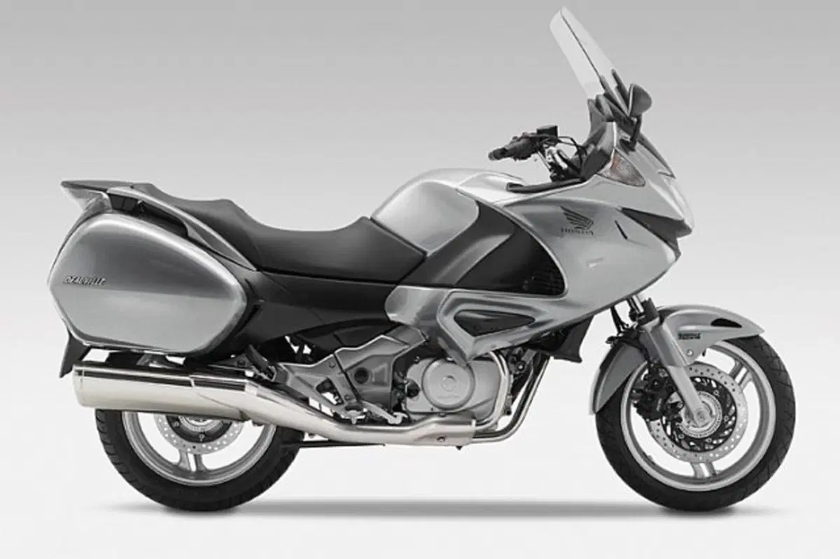 Honda 1000 Sport Touring. L’erede di Deauville e Pan European? (3)