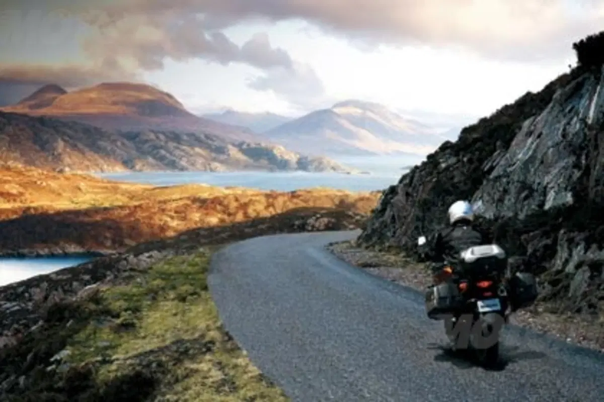 Suzuki V-Strom 650 2012: prezzo e foto (2)