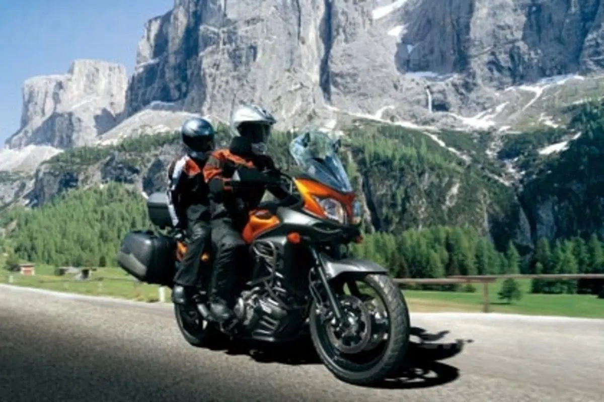 Suzuki V-Strom 650 2012: prezzo e foto (4)