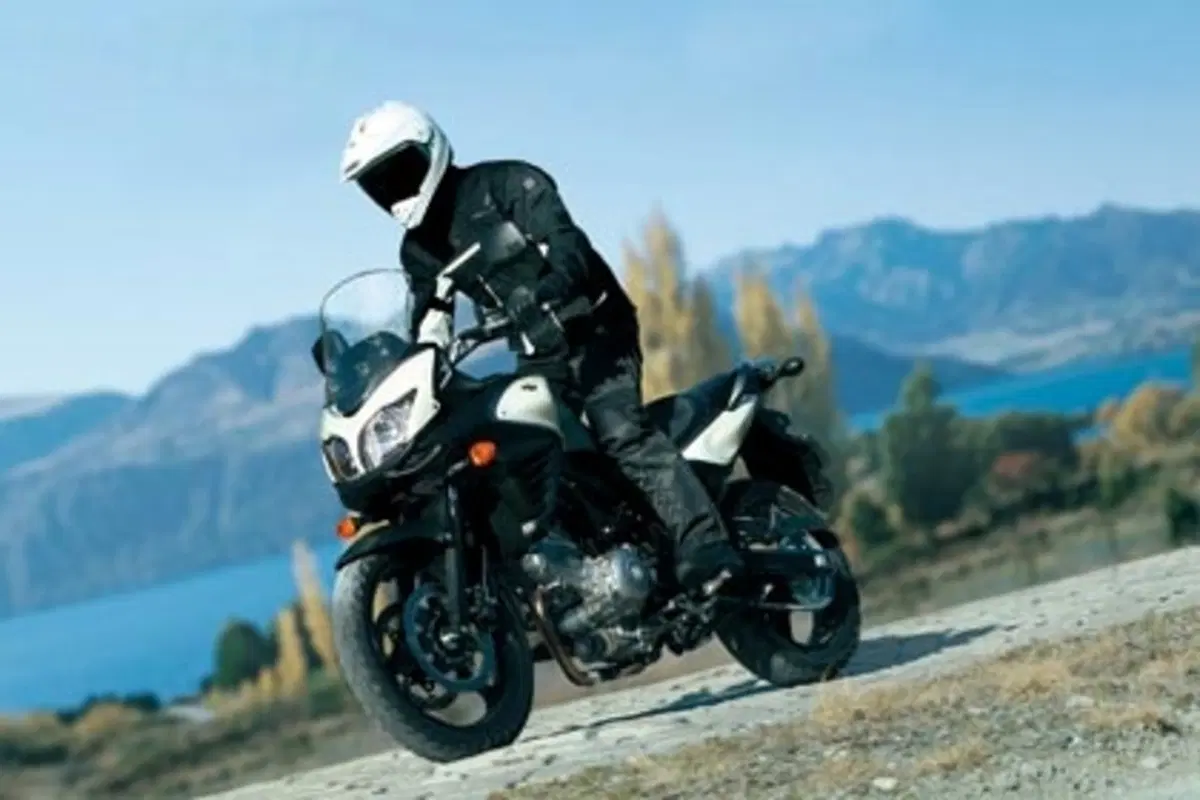 Suzuki V-Strom 650 2012: prezzo e foto (5)