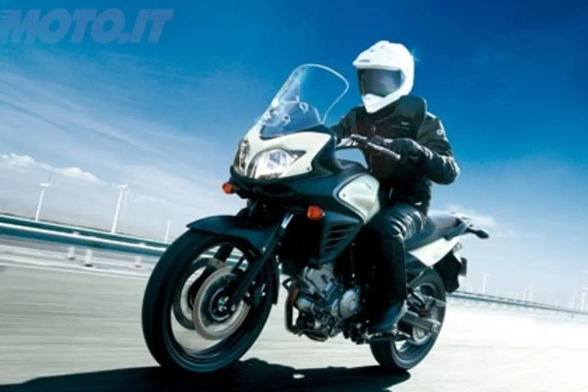 Suzuki V-Strom 650 2012: prezzo e foto (6)