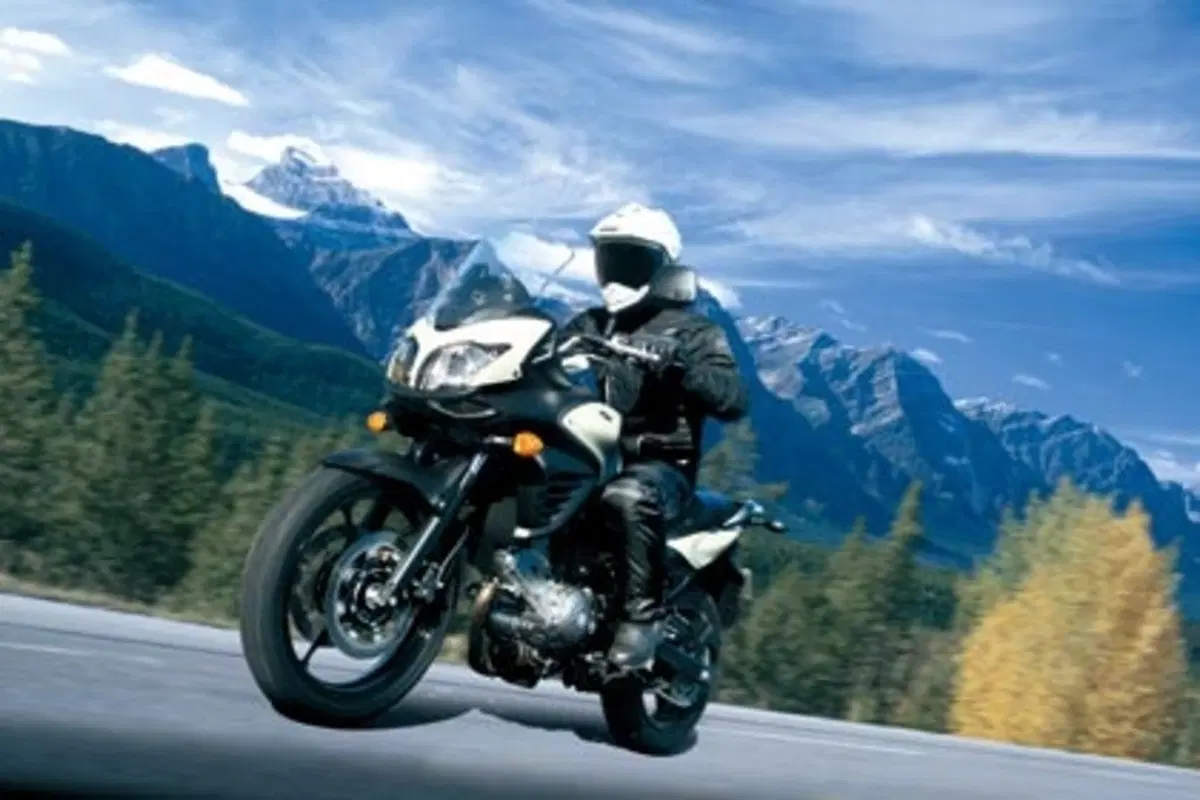 Suzuki V-Strom 650 2012: prezzo e foto (7)