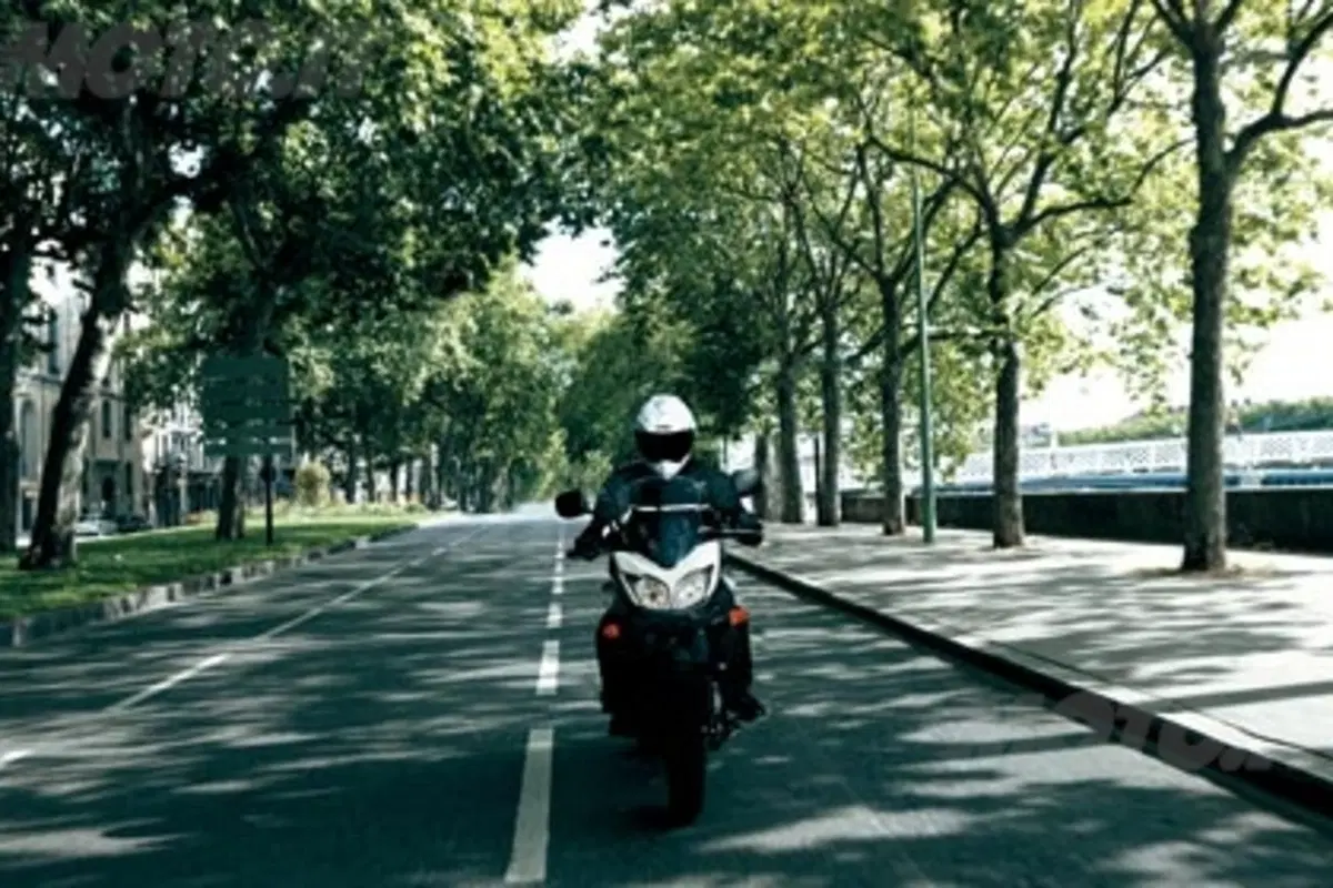 Suzuki V-Strom 650 2012: prezzo e foto (9)