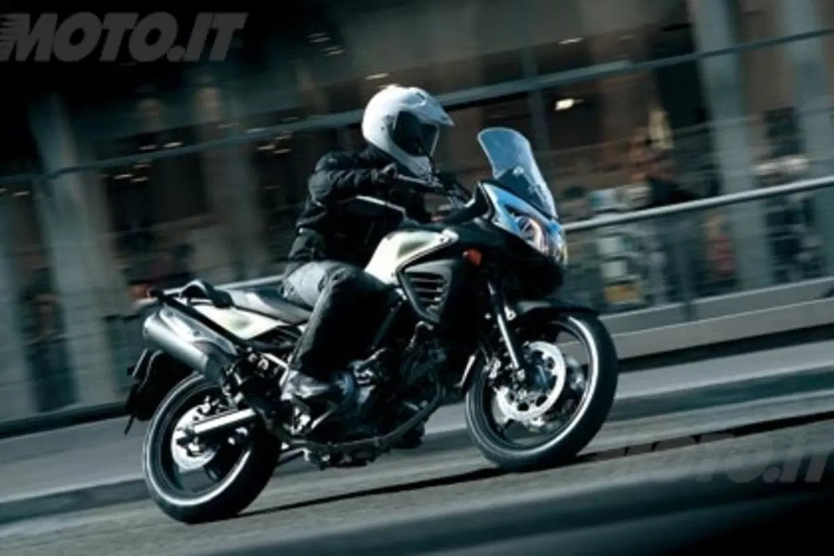 Suzuki V-Strom 650 2012: prezzo e foto (10)