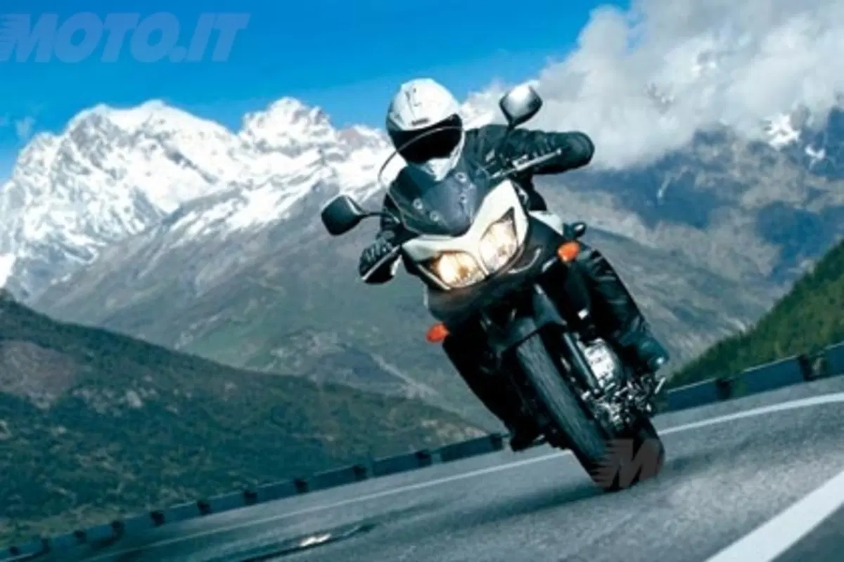 Suzuki V-Strom 650 2012: prezzo e foto (11)