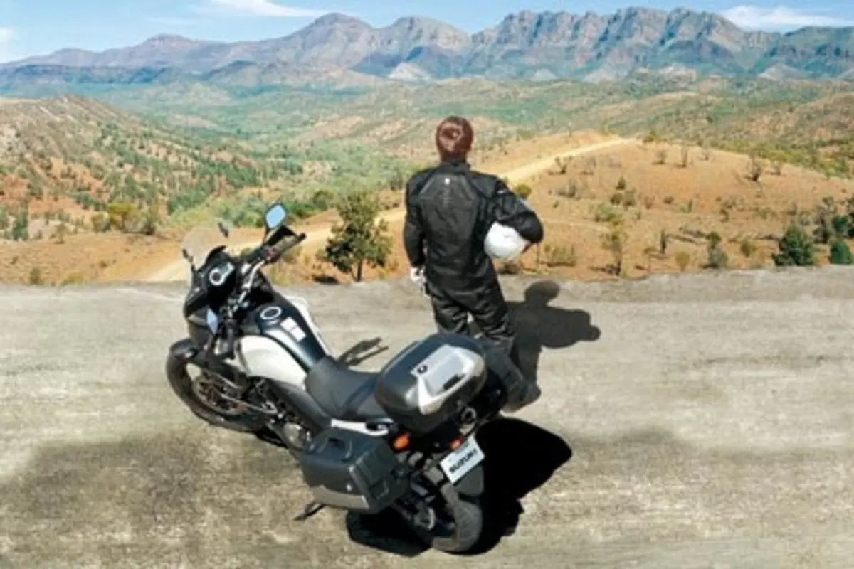 Suzuki V-Strom 650 2012: prezzo e foto (14)