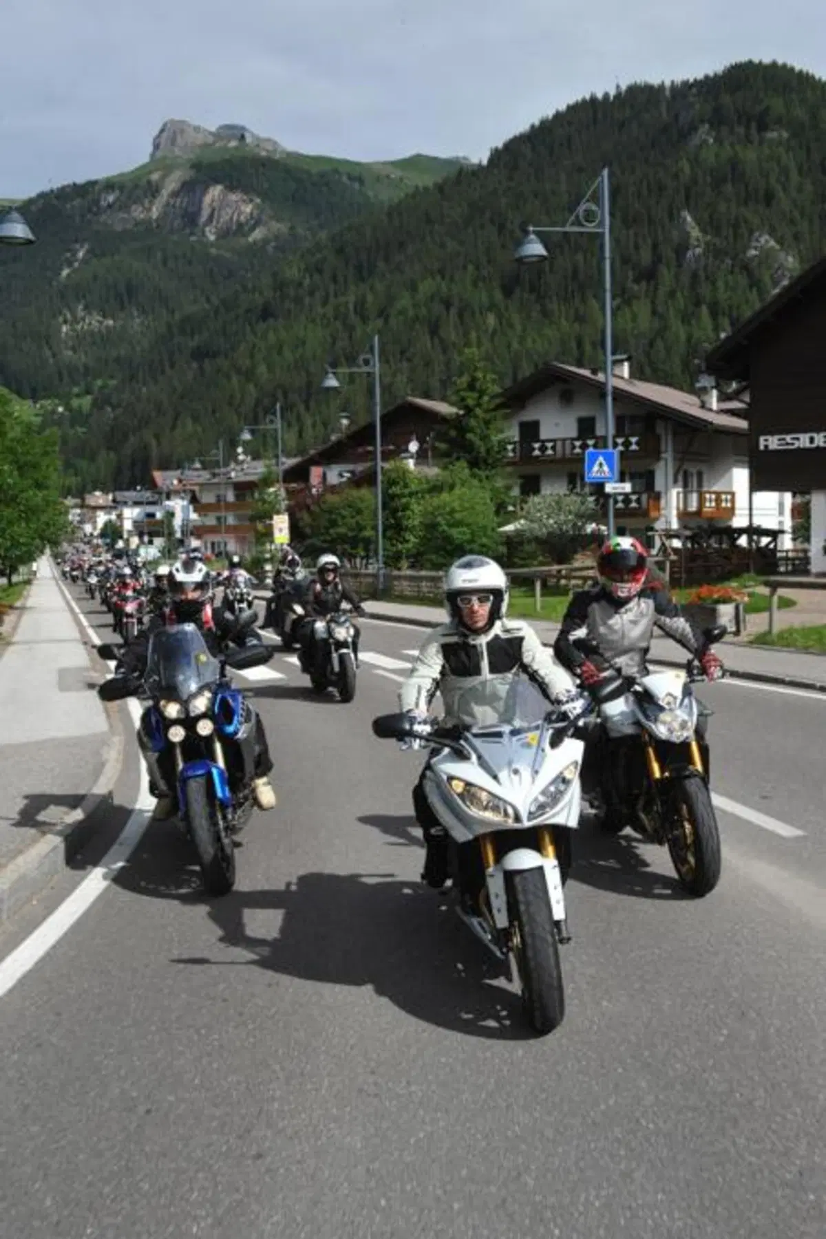 Dolomiti ride. In sella sul Sella