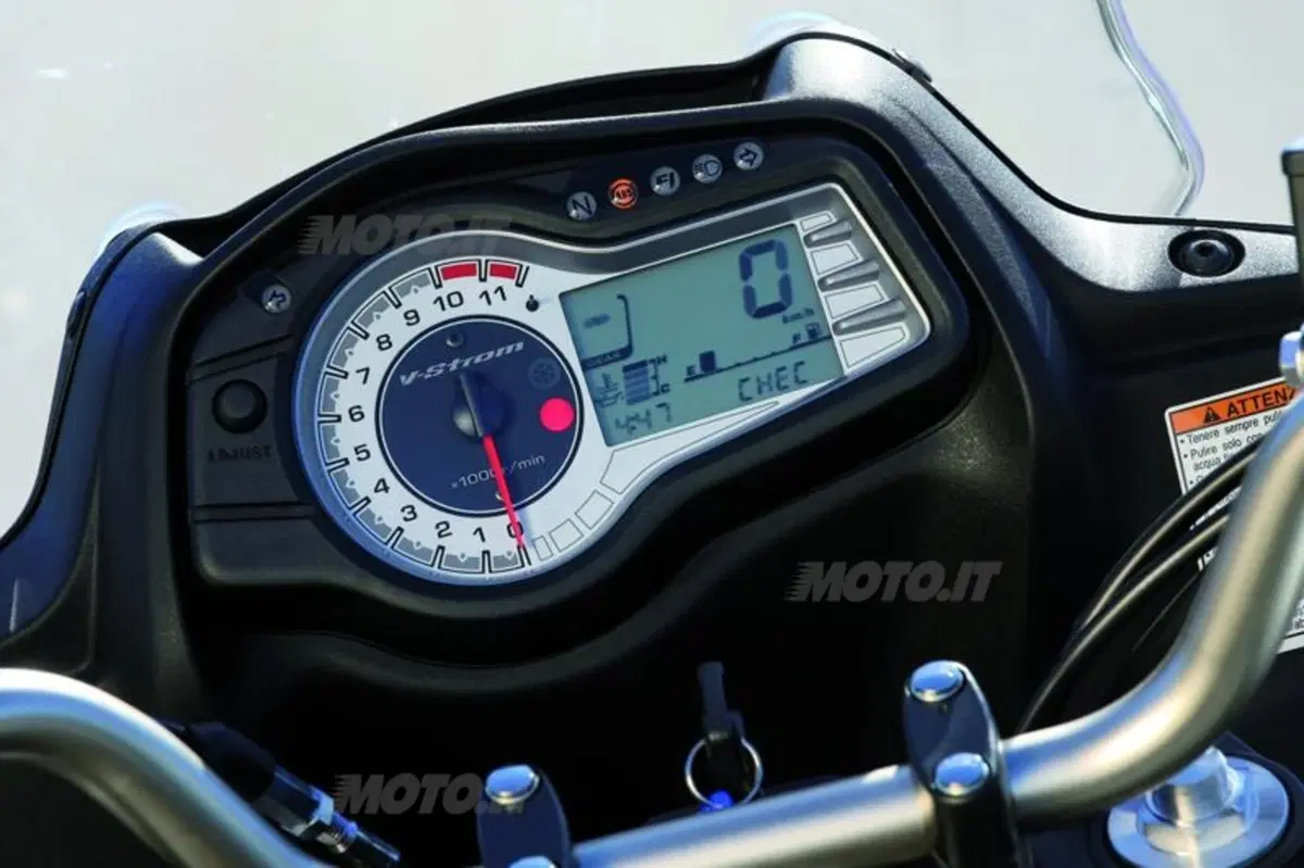 Suzuki V-Strom 650 ABS   (39)