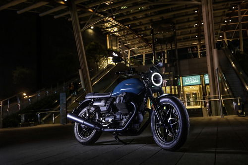 Moto Guzzi Night Pack, la V7 Stone Full LED (7)