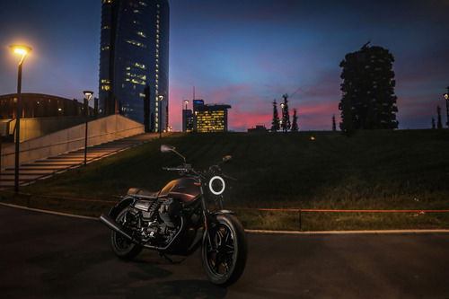 Moto Guzzi Night Pack, la V7 Stone Full LED (8)