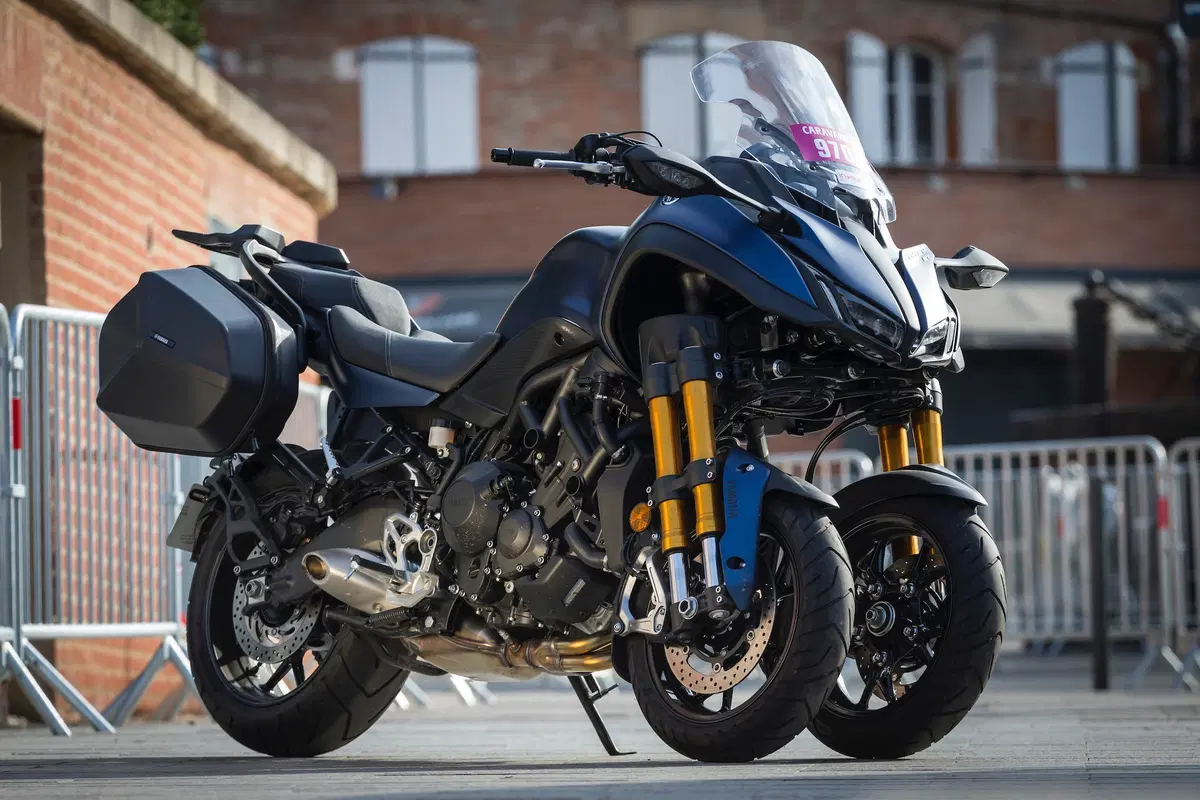 Yamaha Niken GT. Test esclusivo al Tour de France