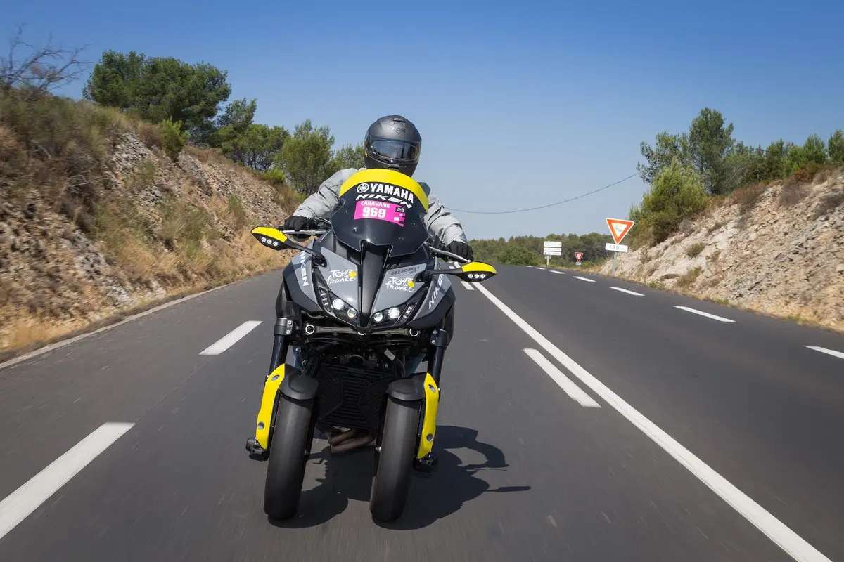 Yamaha Niken GT. Test esclusivo al Tour de France (2)