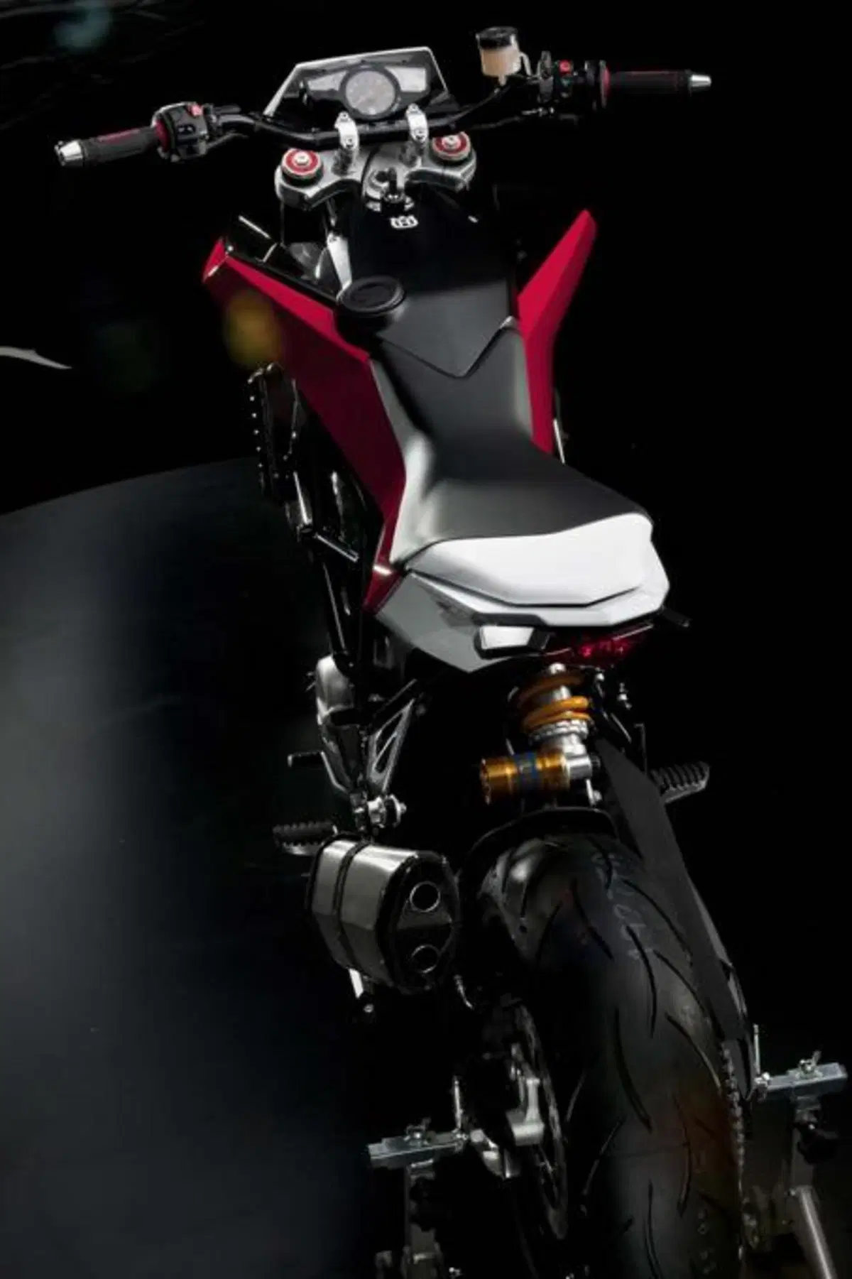 La nuova Husqvarna 900. La naked! (4)