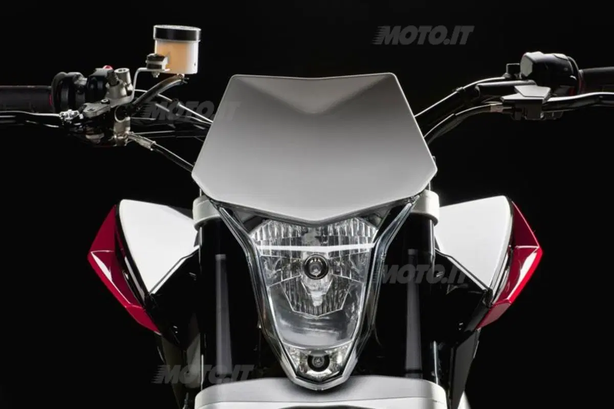 La nuova Husqvarna 900. La naked! (6)
