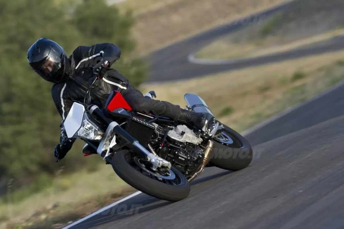 La nuova Husqvarna 900. La naked! (8)