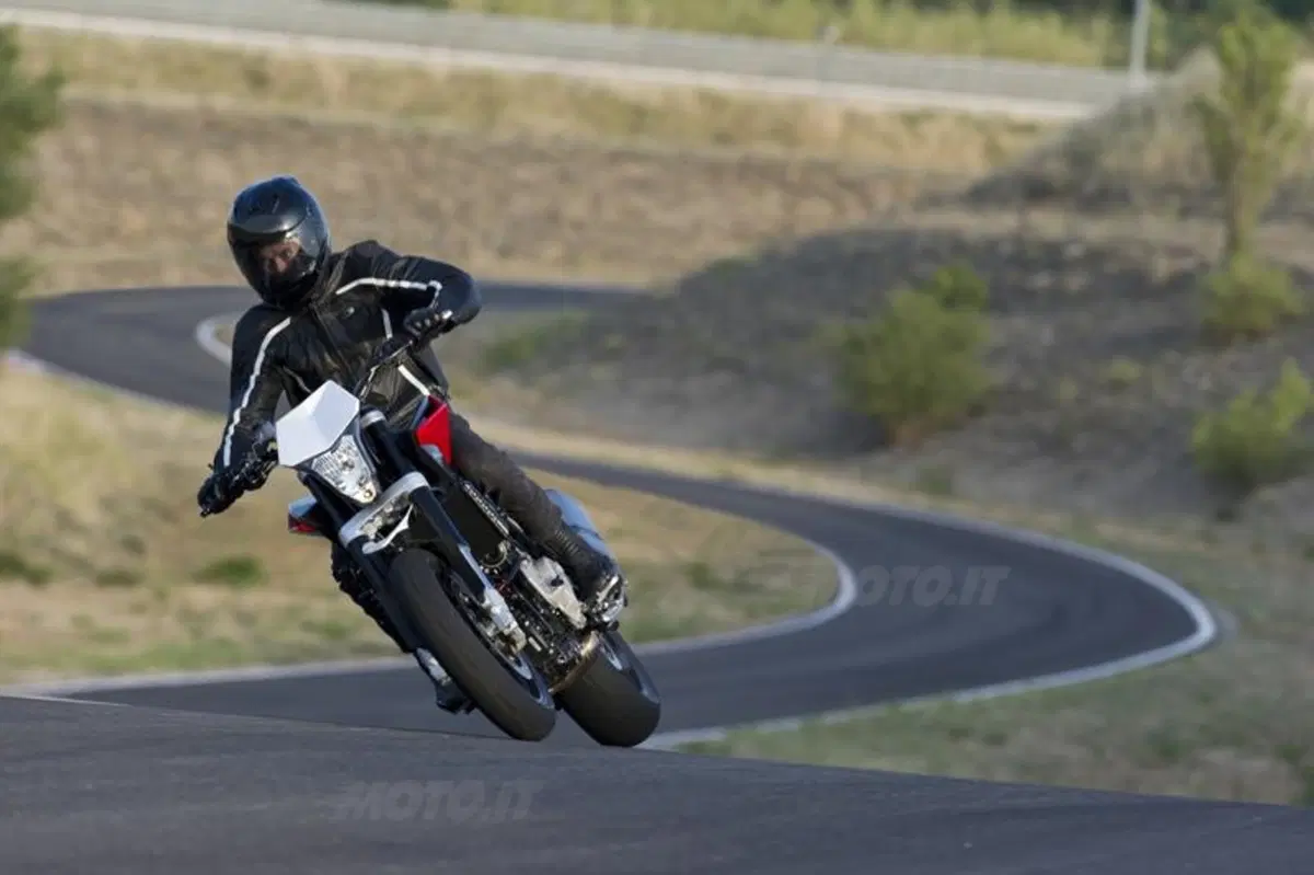 La nuova Husqvarna 900. La naked! (9)