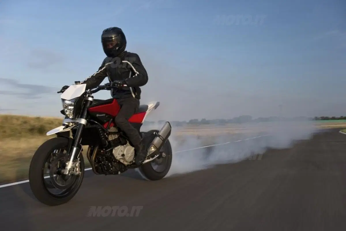 La nuova Husqvarna 900. La naked! (12)