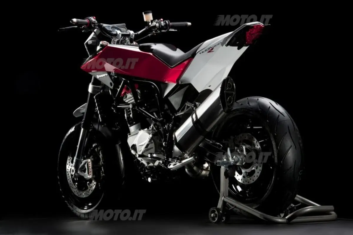 La nuova Husqvarna 900. La naked! (16)