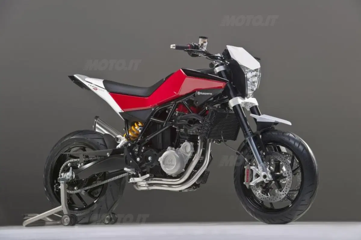 La nuova Husqvarna 900. La naked! (18)