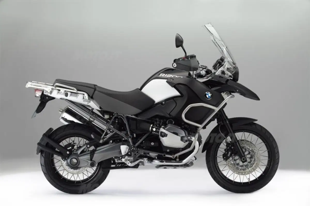 BMW R 1200 GS Adventure Triple Black e F 800 GS Trophy (2)