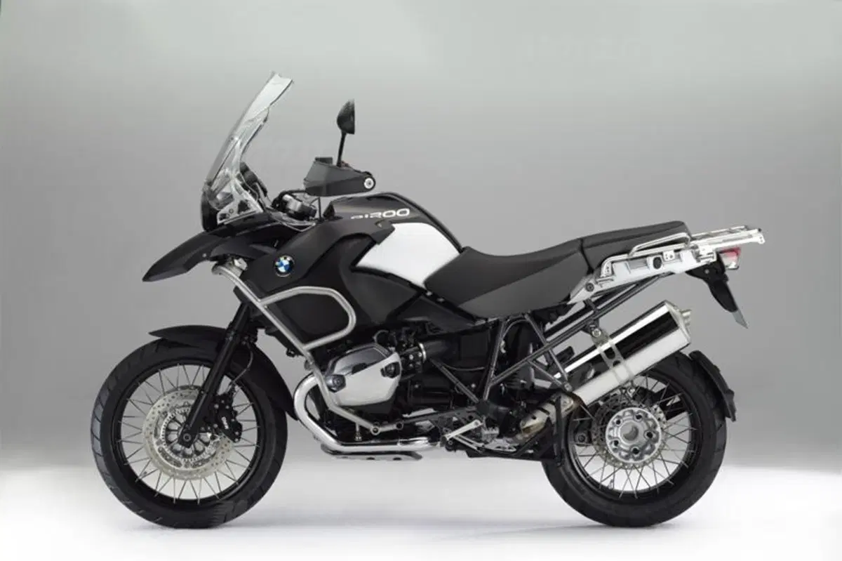 BMW R 1200 GS Adventure Triple Black e F 800 GS Trophy (3)