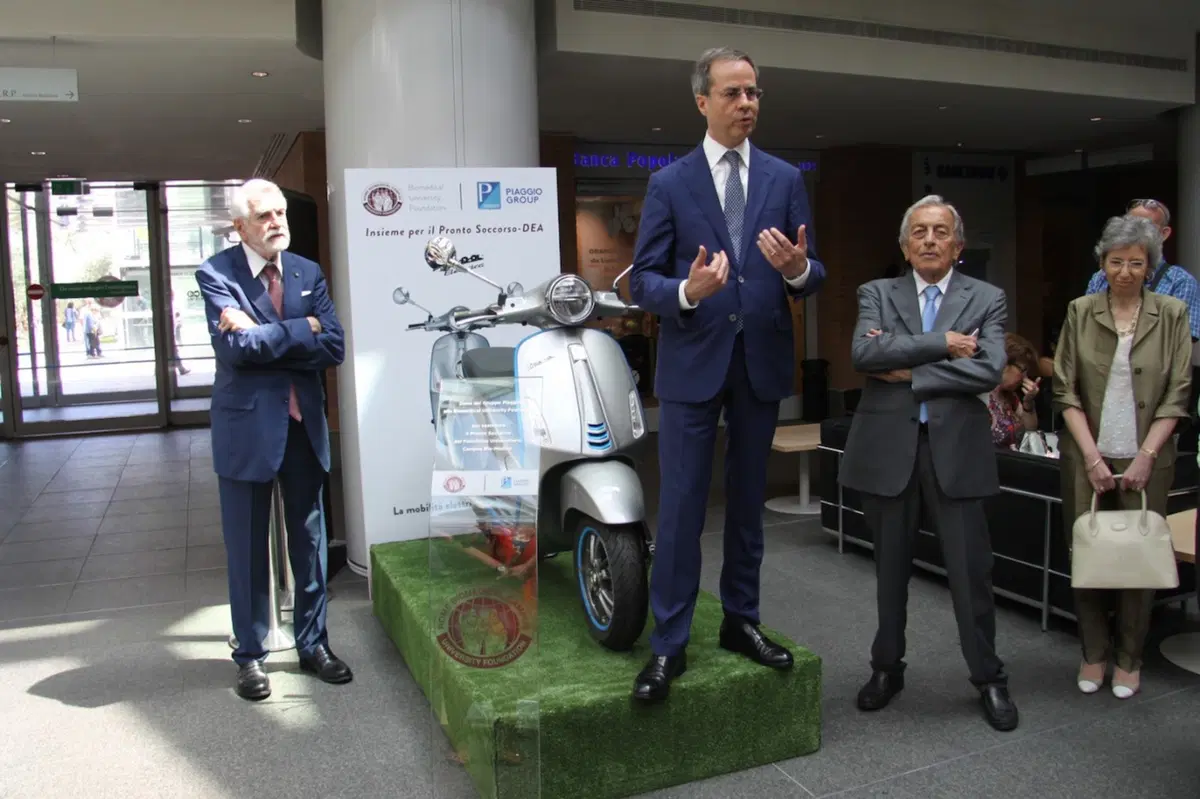 Roma: la Vespa elettrica al Campus Biomedico (2)