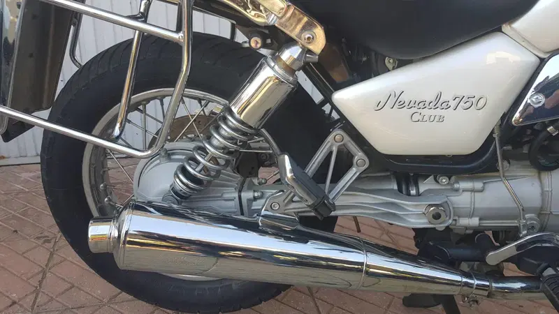 Moto Guzzi Nevada 750 Club (2002 - 06) (4)