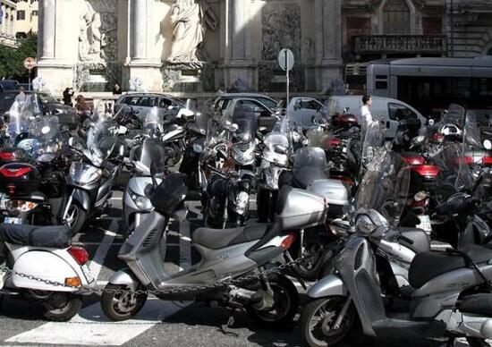 Meno morti in moto, ma di più con i ciclomotori