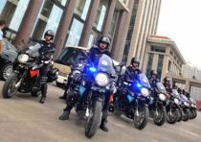 30 Aprilia Mana 850 alla Polizia di Chongqing, in Cina