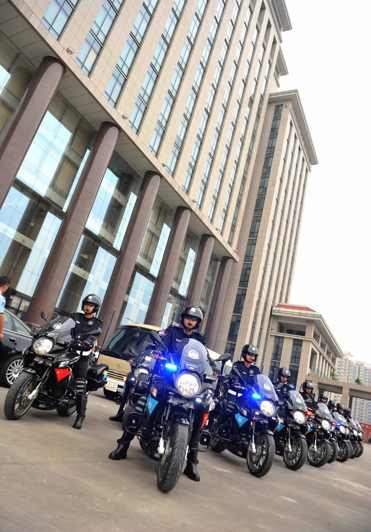 30 Aprilia Mana 850 alla Polizia di Chongqing, in Cina (2)