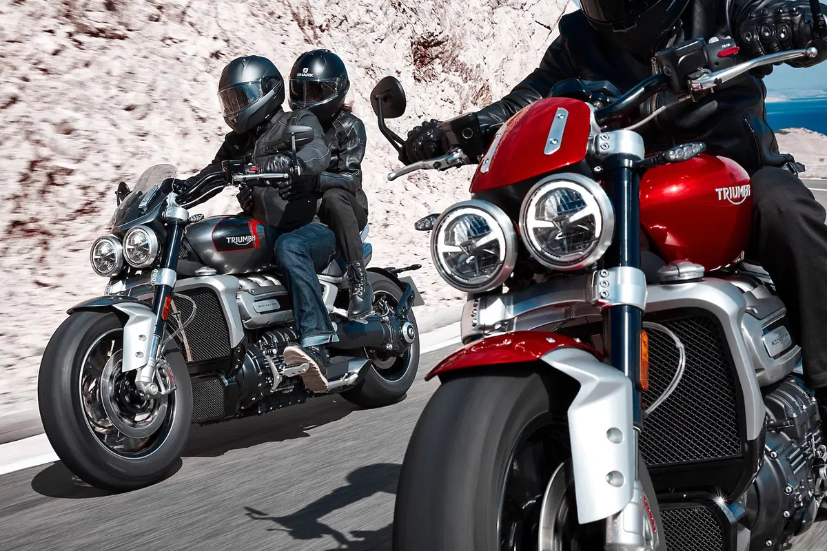 Triumph Rocket 3GT e Rocket 3R: 2500 cc e due versioni (19)