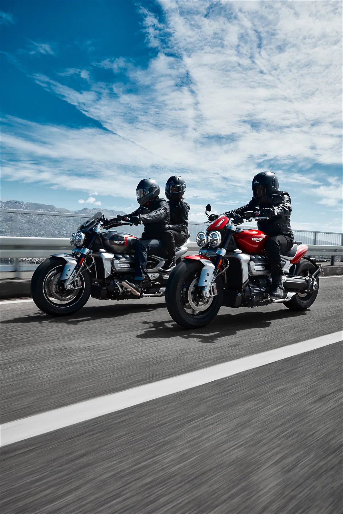 Triumph Rocket 3GT e Rocket 3R: 2500 cc e due versioni (20)