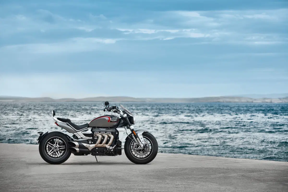 Triumph Rocket 3GT e Rocket 3R: 2500 cc e due versioni