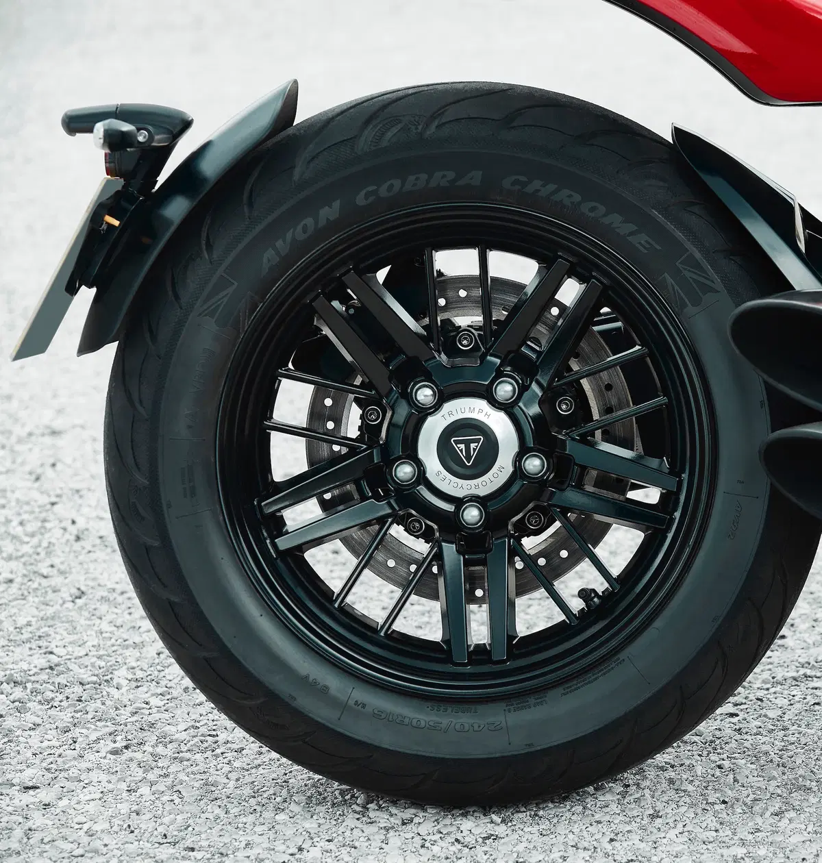 Triumph Rocket 3GT e Rocket 3R: 2500 cc e due versioni (38)