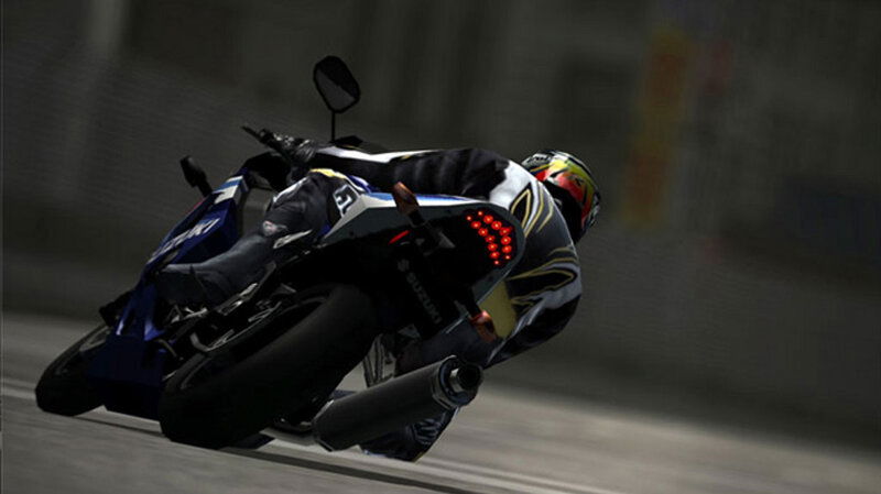 Con le sue 120 moto e i 30 tracciati disponibili Tourist Trophy per PlayStation 2 ha tenuto incollati allo schermo tantissimi appassionati