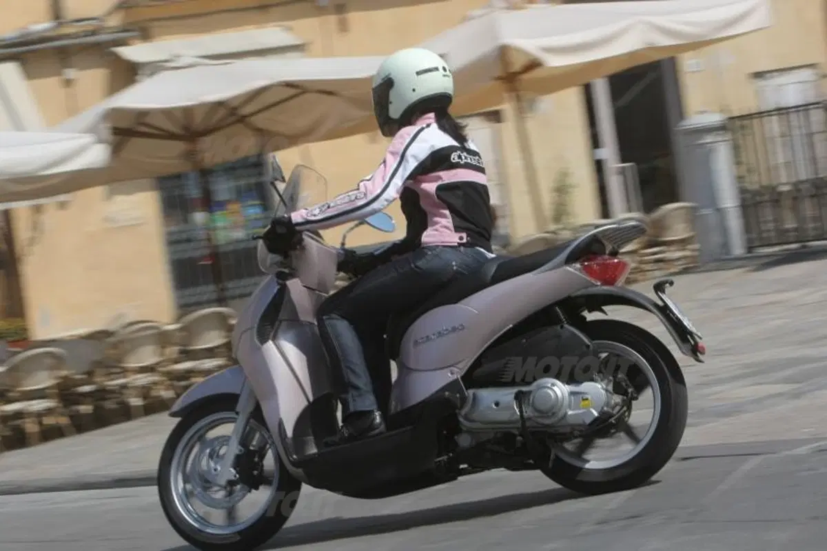 Scarabeo 200 i.e.  (6)