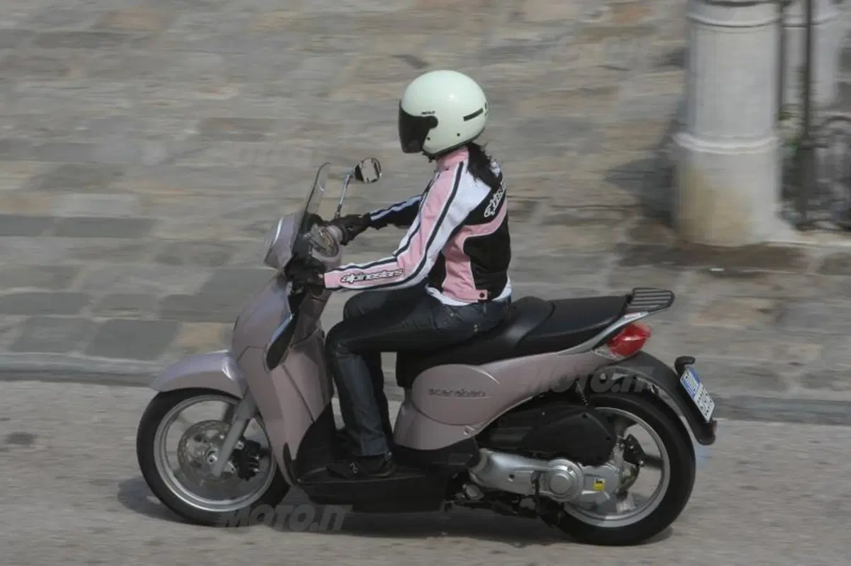 Scarabeo 200 i.e.  (7)