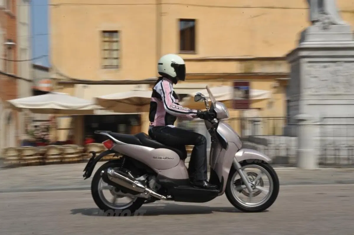 Scarabeo 200 i.e.  (10)