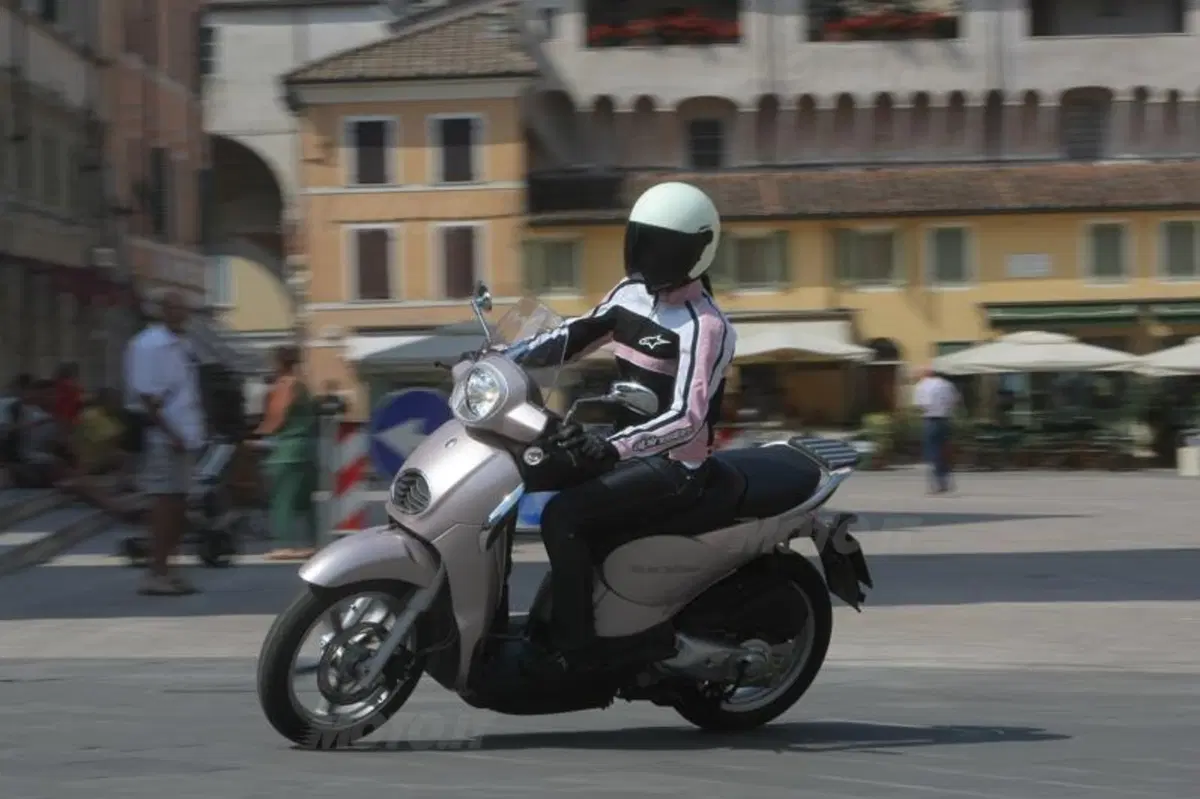 Scarabeo 200 i.e.  (12)
