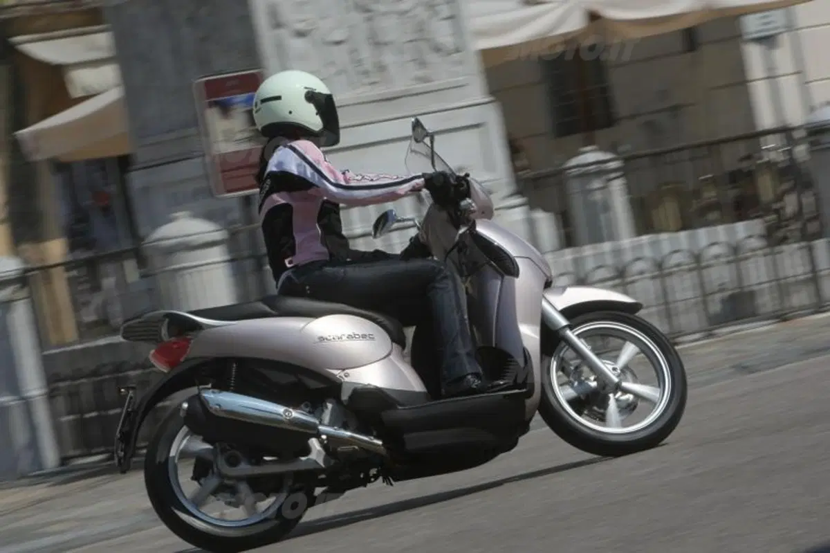 Scarabeo 200 i.e.  (17)