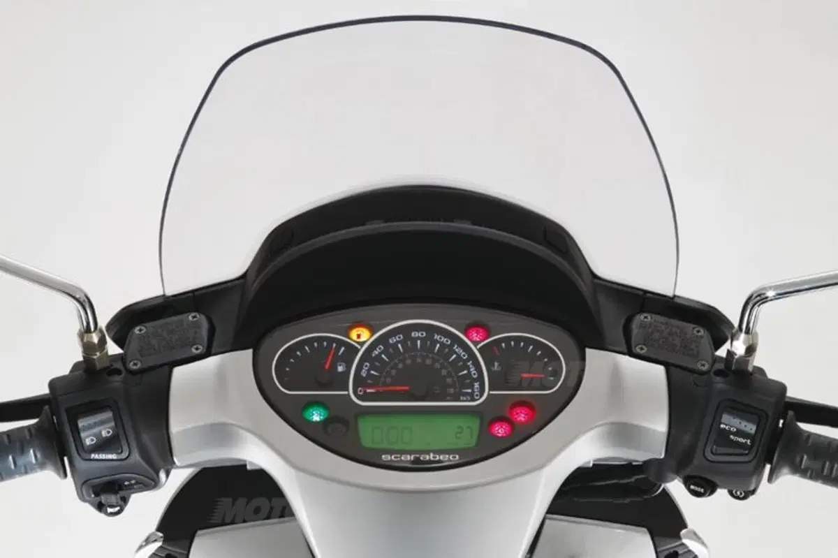 Scarabeo 200 i.e.  (22)